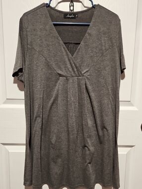 Women’s Gray V-Neck Short Sleeve Tunic